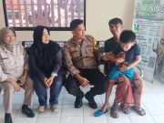 Personel Dokkes Polres Kudus Amankan Anak Berkebutuhan Khusus yang Terpisah dari Orang Tua