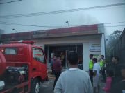 Letupan Dini Hari Picu Kebakaran Alfamart di Pulokulon, Kerugian Capai Ratusan Juta
