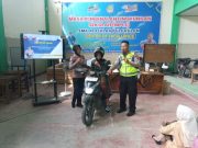 Peringati Hari Kartini, Personel Satlantas Polres Grobogan Sosialisasikan Teknik Safety Riding di SMK Al Ishlah Pulokulon