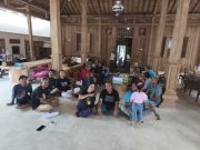 Perupa Art Jepara Sambangi Maestro Zain Muttaqin dengan Melukis Bersama