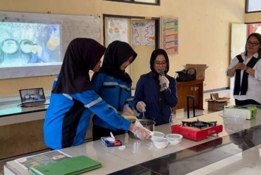 Tim PKM FTP Universitas Semarang Beri Pelatihan Teknologi Pengkayaan Gizi dan Fermentasi
