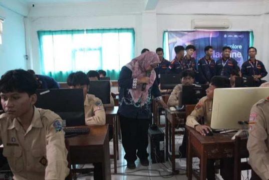 Himmatisi FTIK USM Kenalkan ‘Machine Learning’ di SMK LPI Semarang