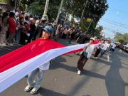 Karnaval Paskah Bentangkan Kain Merah-Putih Sepanjang 100 Meter