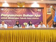 Penyusunan Bahan Ajar sebagai Komitmen Pelestarian dan Pelindungan Bahasa Daerah