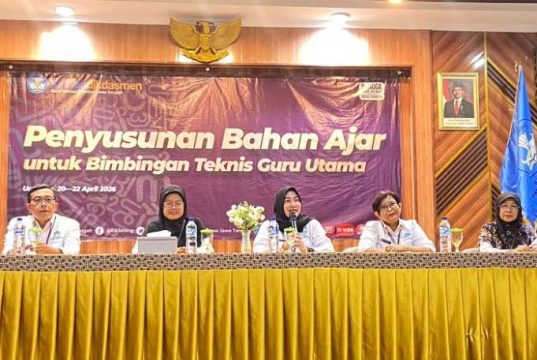 Penyusunan Bahan Ajar sebagai Komitmen Pelestarian dan Pelindungan Bahasa Daerah