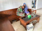 Anggota Satgas Temukan Sosok Ibu Angkat dalam TMMD Reguler Ke-128