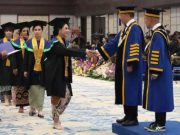 Wisuda Ke-182, UNDIP Kukuhkan 2.479 Lulusan dan Perkuat Posisi Riset Global