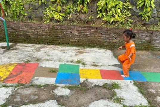 Permainan Tradisional Jingklong, Solusi Asyik Melatih Motorik Kasar Anak Usia Dini