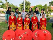 Gemilang di Panggung Hardiknas, Kentrung dan Tari Geulis SDN 2 Panggang Curi Perhatian Penonton