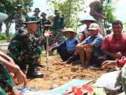 Dansatgas Apresiasi Kekompakan Satgas dan Warga dalam Pengecoran Jalan Program TMMD