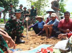 Dansatgas Apresiasi Kekompakan Satgas dan Warga dalam Pengecoran Jalan Program TMMD