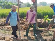 Karung Bekas Jadi Senjata Gotong Royong, Semangat Warga dan Satgas TMMD Tak Pernah Habis