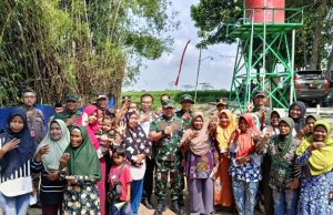 Warga Gadungsari Berfoto Bersama Kasdam IV/Diponegoro, sebagai Wujud Syukur Sumur Bor Rampung
