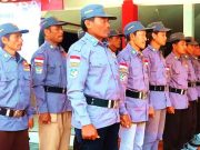 Polisi dan Tentara Melatih Para Personel Linmas