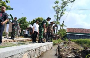 Semangat Gotong Royong Jadi Perhatian Danrem 074/Warastratama saat Tinjau TMMD Sragen