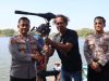 Polres Wonogiri Serahkan Bantuan Mesin Listrik Tempel pada Nelayan Waduk Gajah Mungkur