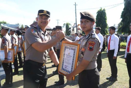 24 Personel Polres Kebumen Terima Penghargaan