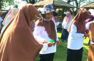 Prosesi Wisuda Diawali dengan Naik Sepur Kelinci