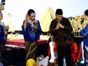 Didaulat Naik Panggung, Bupati Request Tembang Grajagan Banyuwangi