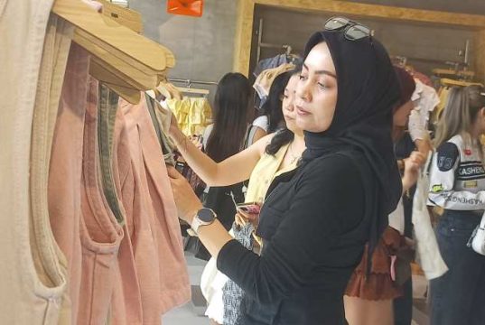 Tetap Cantik untuk Urusan Domestik, Fesyen Perempuan ala Natapola
