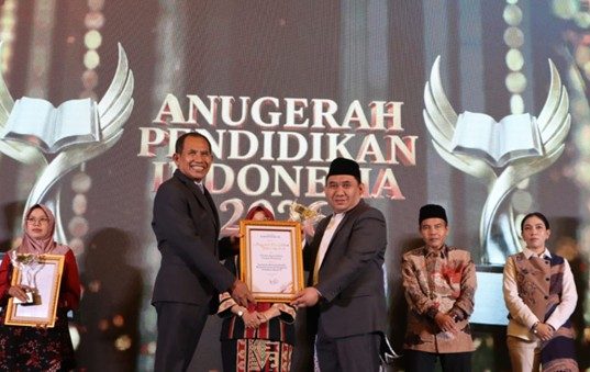 Top, FAI Unissula Raih Penghargaan Penggerak Pendidikan