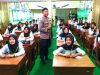 Memberikan Pembekalan Melalui Kegiatan LDK