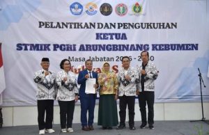 Muhyat Resmi Jabat Ketua STMIK PGRI Arungbinang Kebumen