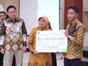 Ahli Waris Pekerja di Kebumen Terima Santunan dan Beasiswa
