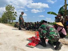 Di Tengah Panasnya Lokasi TMMD, Kasdim Sragen Beri Semangat dan Bawakan Semangka untuk Prajurit