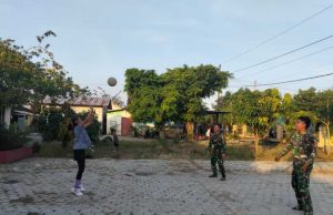 Satgas TMMD Latih Anak Desa Bermain Voli, Bangun Semangat dan Kedekatan