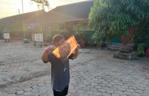 Layang-Layang di Langit Puro, Cara Satgas TMMD Lepas Penat Bersama Anak Desa
