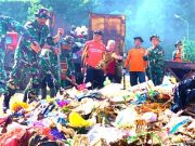 Tentara Peduli Mewujudkan Kebersihan Pasar Hewan