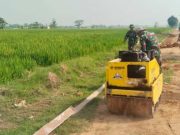Pengecoran Jalan Capai 80 Persen, Satgas TMMD Sragen Turunkan Baby Rolly