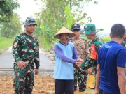 Dansatgas TMMD Sragen Pantau Progres Pengecoran Jalan: Hasil Berkualitas dan Tahan Lama
