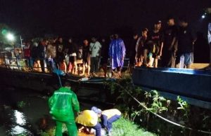 Mobil Chevrolet Terjun ke Sungai di Godong Grobogan, Satu Orang Meninggal Dunia