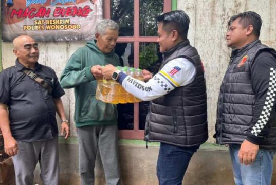 Satreskrim Polres Wonosobo Salurkan Bansos ke Wilayah Terpencil di Leksono dan Kalibawang