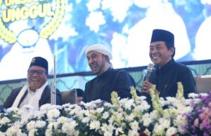 Anwar Zahid, Bib Bidin dan Ribuan Masyarakat Meriahkan Milad ke-63 Fakultas Hukum Unissula dengan Bersholawat