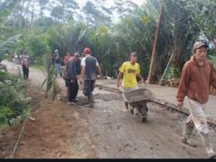 10 Tahun Tak Kunjung Diperbaiki, Warga Patungan Cor Ruas Jalan Manggis-Tlogogudang