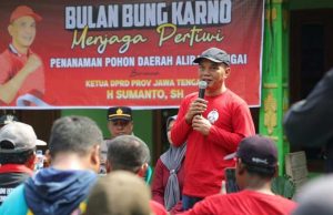 Jelang Bulan Bung Karno, Sumanto Gerakkan Warga Tanam Pohon di Lereng Gunung Lawu