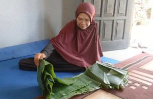 Painah, Penjual Daun Pisang Asal Wonosobo Naik Haji, Ini Kisahnya!