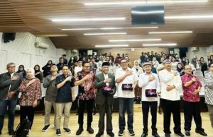 FISIP Undip Gelar Bedah Buku, Mohammad Saleh Tekankan Pentingnya Menjembatani Teori dan Praktik Politik
