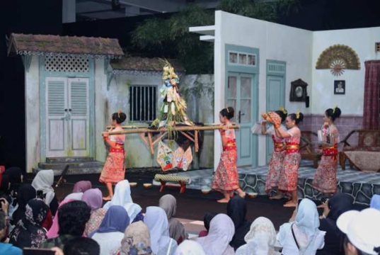 Pementasan “Gadis Pingitan” di Kudus Memukau, Angkat Tradisi Perempuan Kudus Kulon
