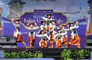 Bupati Kudus Luncurkan Logo Hari Jadi ke-477 Bertema “Urup Nguripi” di Festival Tari Lajur Caping Kalo