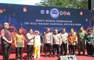 Ribuan Warga Memanfaatkan Pengobatan Gratis Waisak di Borobudur