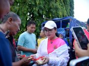 Kejutan Wali Kota Bagikan Coklat untuk Warga di Simpang Lima