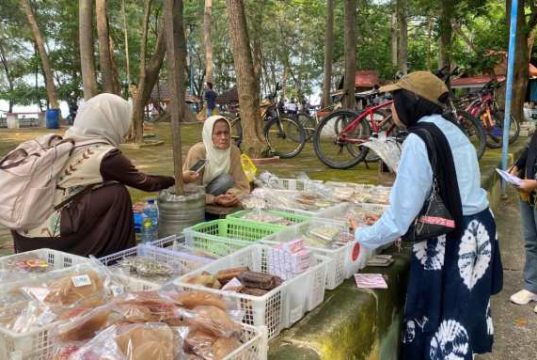 Dari Lima Ribu, Perjuangan Sokiyem Penjual Ikan Asin di Pulau Panjang