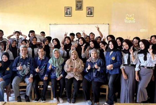 Pelatihan Pengembangan Ide Bisnis di SMK Negeri 1 Bawen