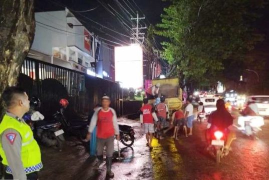Banjir Tugu – Ngaliyan, Pemkot Bersihkan Lumpur di Silayur Tangani Tanggul Jebol