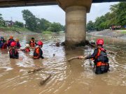 Tim SAR Gabungan Belum Temukan Pria Hanyut di Banjir Kanal Barat