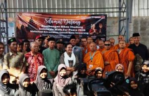 Biksu Thu Dong Singgah di Masjid Al Falah Genuk, Saksi Indahnya Toleransi